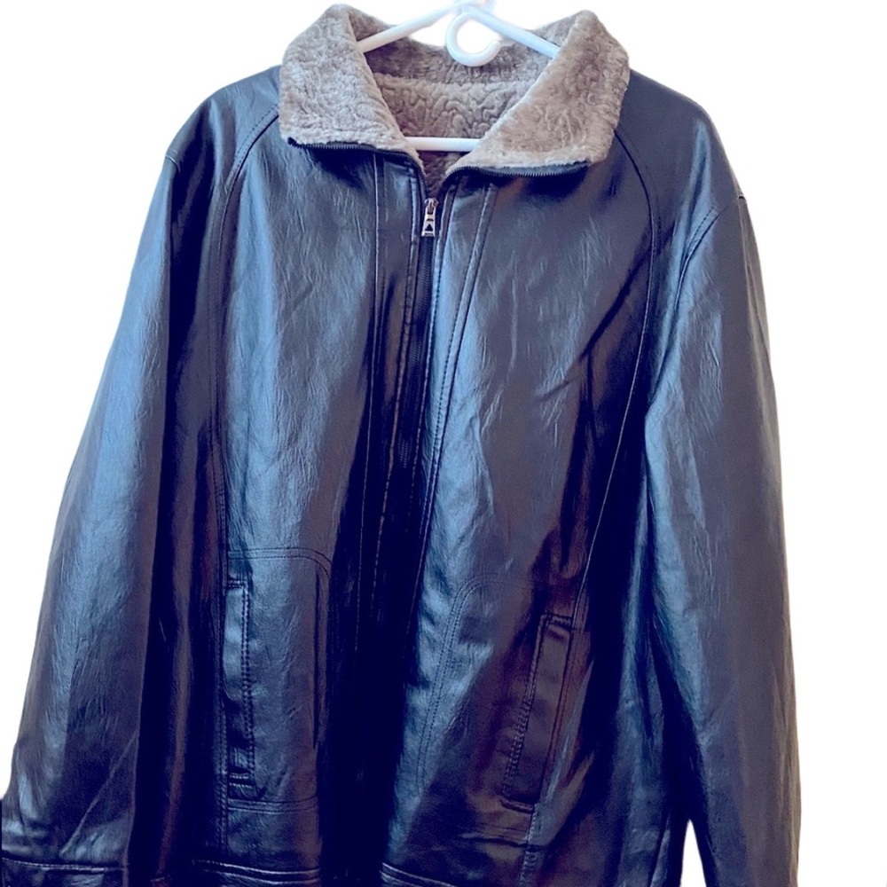 Vegan Leather jacket in black. Men’s jacket fits like an XL 🤥runs small!!